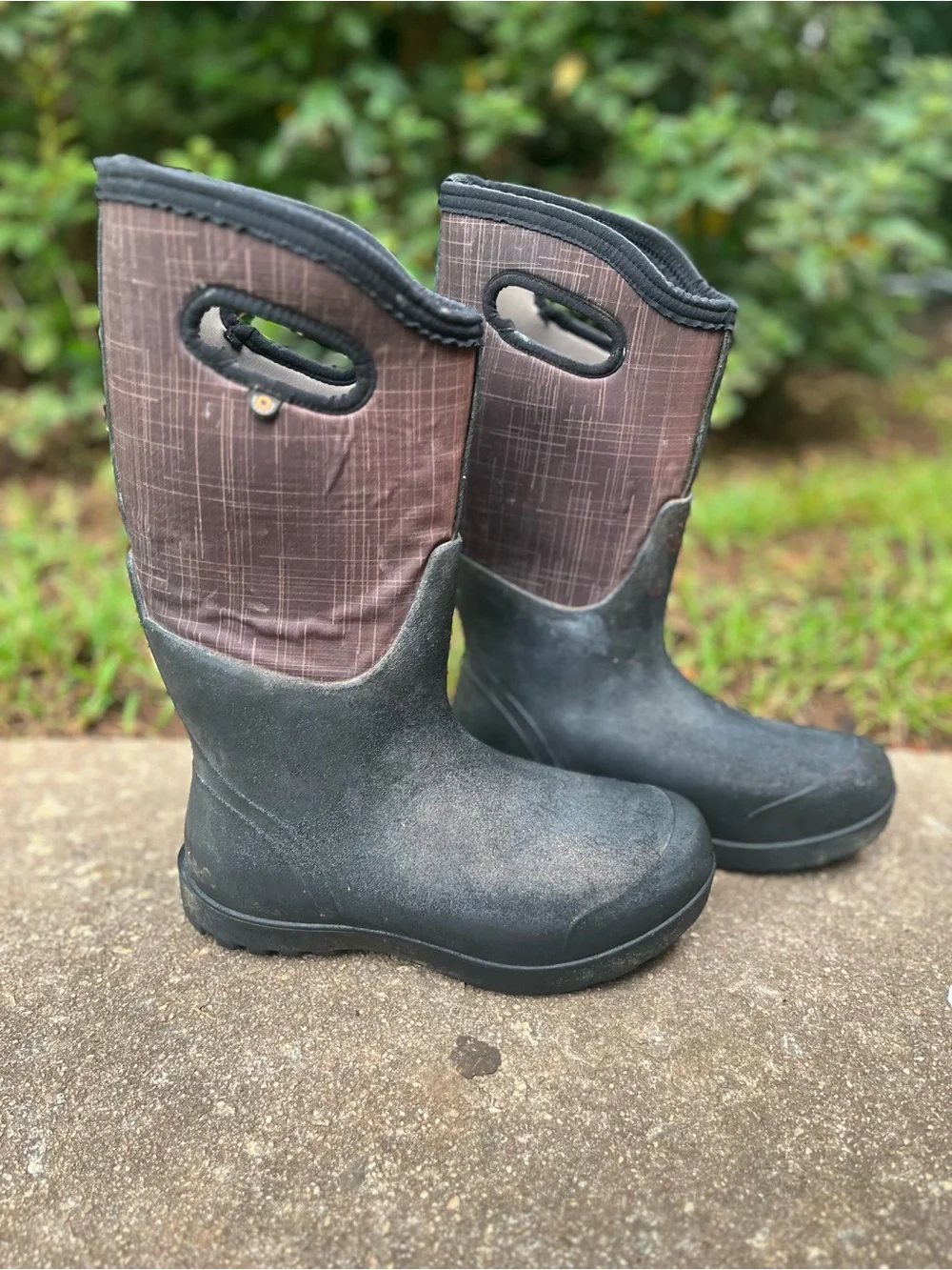 BOGs Women’s Waterproof Black and Brown Pull-On Outdoor Boots Size 8